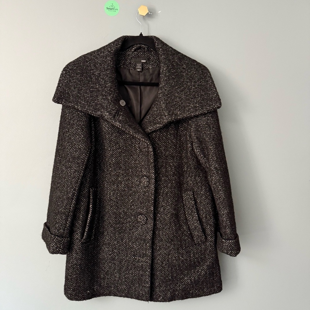 H&M Wool Coat Women’s Size 6 Black & White Herringbone Tweed, Wide Collar